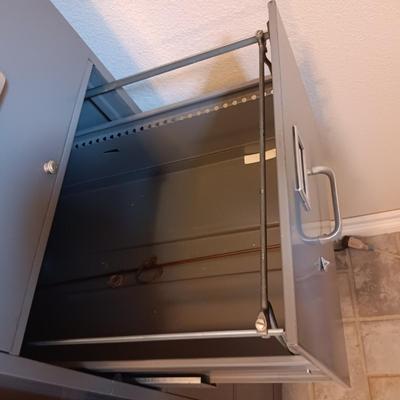 4 DRAWER METAL FILING CABINET
