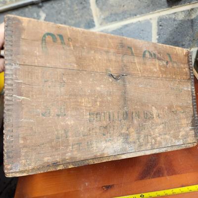 Clicquot Club Pale Dry Ginger Ale Wooden Crate Millis Mass.