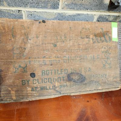 Clicquot Club Pale Dry Ginger Ale Wooden Crate Millis Mass.