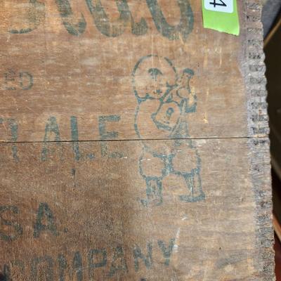 Clicquot Club Pale Dry Ginger Ale Wooden Crate Millis Mass.