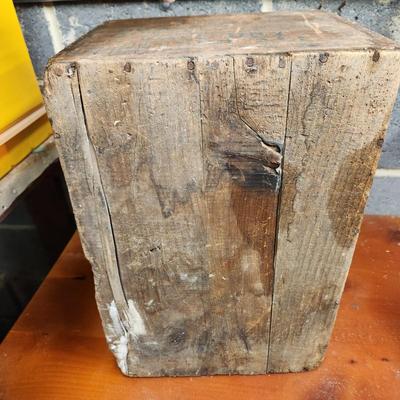 Clicquot Club Pale Dry Ginger Ale Wooden Crate Millis Mass.