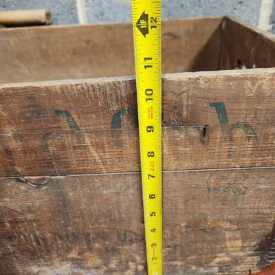 Clicquot Club Pale Dry Ginger Ale Wooden Crate Millis Mass.
