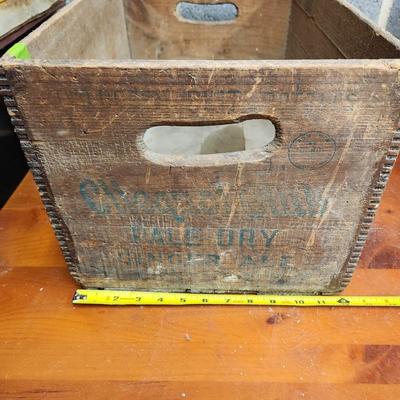 Clicquot Club Pale Dry Ginger Ale Wooden Crate Millis Mass.