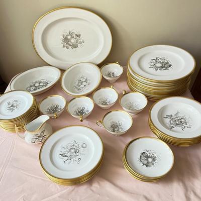 61 Piece Spode Chatham Y.5280 China Dinner Set