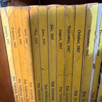 Huge Lot Vintage National Geographic Magazines c.1947-1980