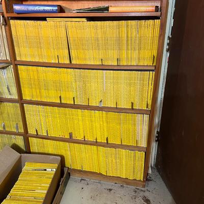 Huge Lot Vintage National Geographic Magazines c.1947-1980