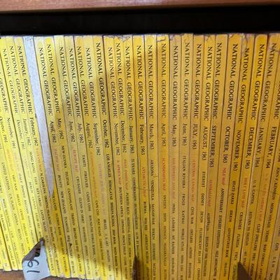 Huge Lot Vintage National Geographic Magazines c.1947-1980