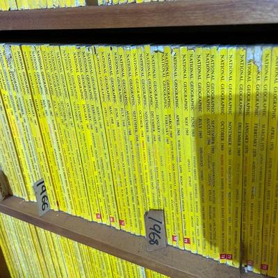 Huge Lot Vintage National Geographic Magazines c.1947-1980