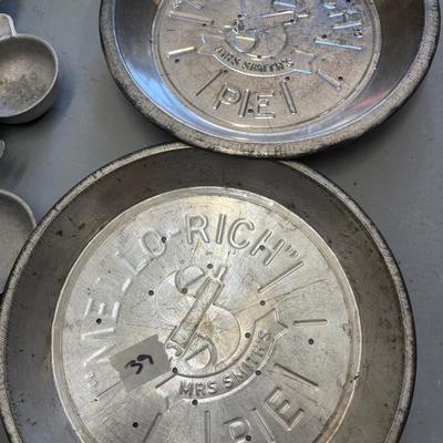 Lot pans, miscellaneous items