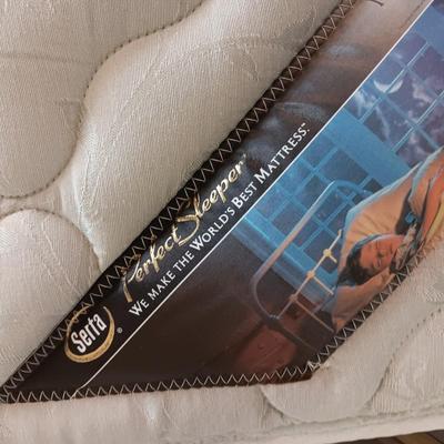 QUEEN SIZE BED WITH CLEAN SERTA MATTRESS