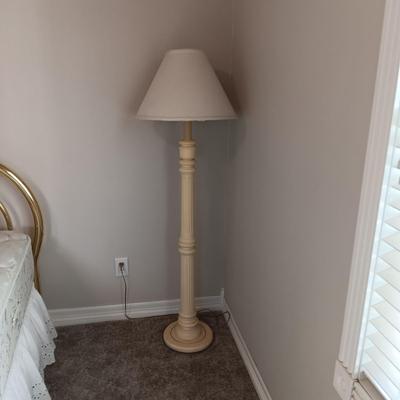 FLOOR LAMP