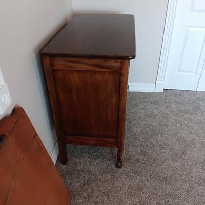 ANTIQUE CHEST OF DRAWERS AND A WALL MIRROR