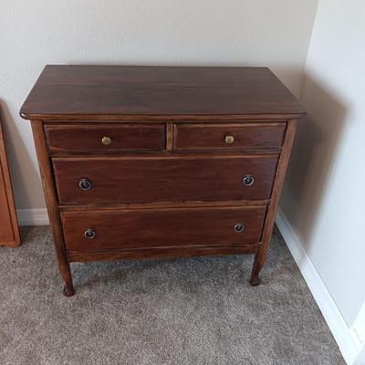 ANTIQUE CHEST OF DRAWERS AND A WALL MIRROR
