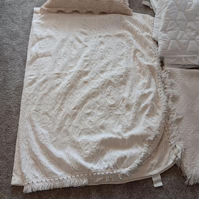 TWIN SIZE BEDSPREAD, 2 MATTRESS COVERS, KNIT THROW AND A PILLOW