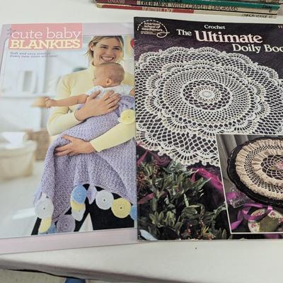 Sale Photo Thumbnail #1817: Crafting magazines