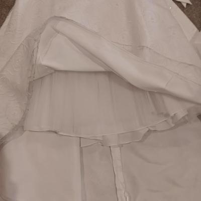 DAVID'S BRIDAL GORGEOUS WEDDING DRESS AND FLOWER GIRL DRESS