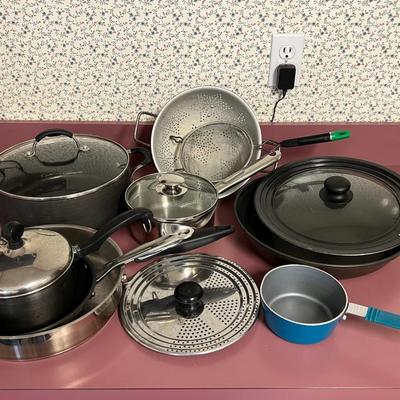 Pot and Pan Kitchen Lot