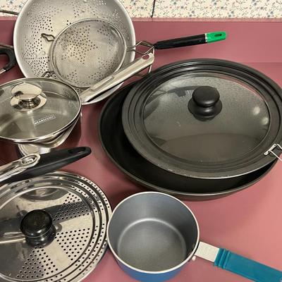 Pot and Pan Kitchen Lot