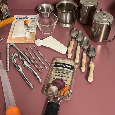 Kitchen Tools Lot