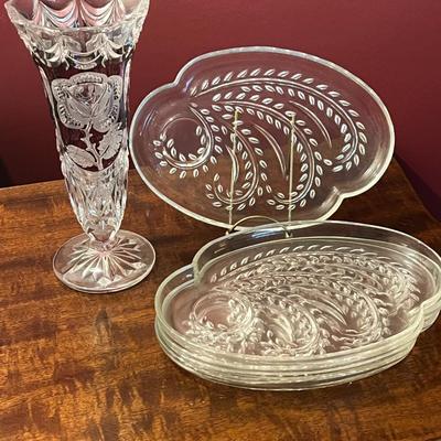 Vintage Vase and Hors d'oeuvre Plates