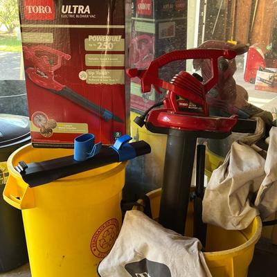 Toro Electric Blower/Vac w/ Attachments (bins NOT included)