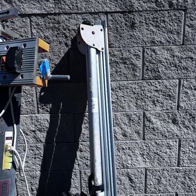 DeWalt Chop Saw Stand with 3 Saw Horses 