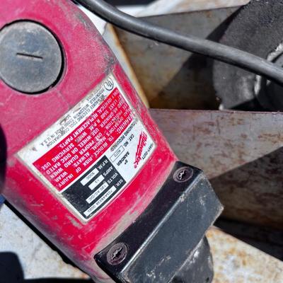 7" Angle Grinder MILWAUKEE, Comes with a Hard Metal Case