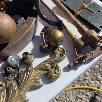 Metal Do Das, Mostly Brass items