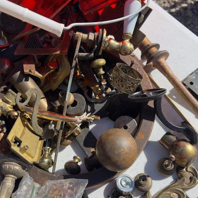 Metal Do Das, Mostly Brass items