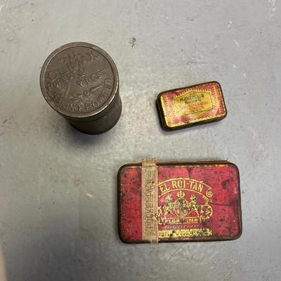 Lot vintage tins