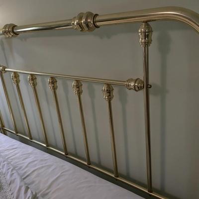 Antique Brass Queen Bed with Verlo Mattress and Bedding