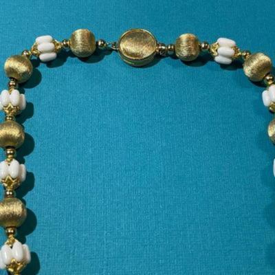 Vintage 16" Choker Gold-tone Metal Bead Fashion Necklace in VG Preowned Condition. Very Nicely Made.