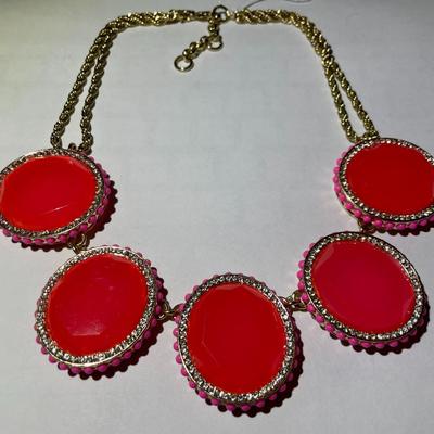 Banana Republic Adjustable Statement Fashion Necklace in New Never Worn Condition.