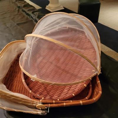 3 Sets of Baskets and basket lids