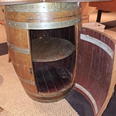 Barrel Table w Storage & 4 Stools