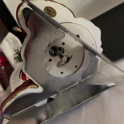 Ice skate wind up music figurine