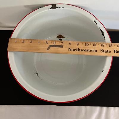 Enamelware tub