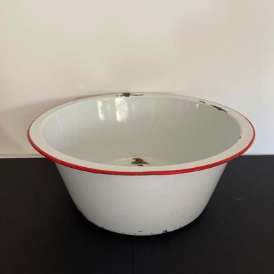 Enamelware tub