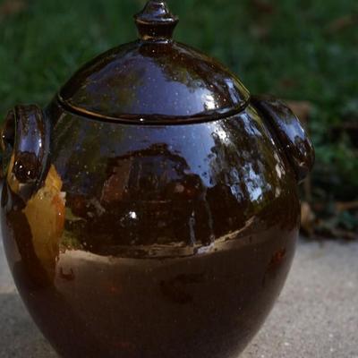 PAIR OF COLLECTIBLE POTS. STAMPED BEN OWENS / ONE STAMPED JUG TOWN AS IS OF NORTH CAROLINA