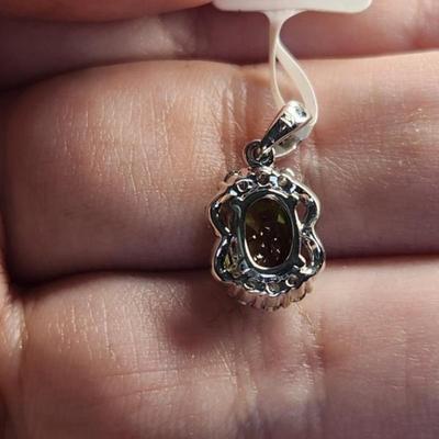 Very Rare 14k White Gold 1.75 Cttw Color Change Sphene Pendent