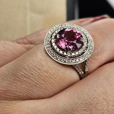 18k White Gold 3.5 Carat Mahenge Hot Pink Spinel Ring