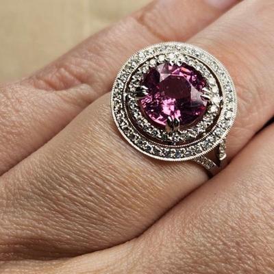 18k White Gold 3.5 Carat Mahenge Hot Pink Spinel Ring