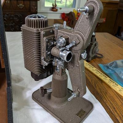 Vintage Revere EIGHT Model 85 Movie Film Projector W/ Case, Cord & Reel