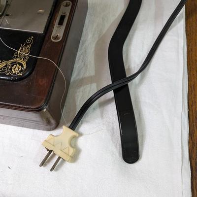 Vintage Antique Portable Singer Sewing Machine Bent Wood Cover w/ Knee Lever