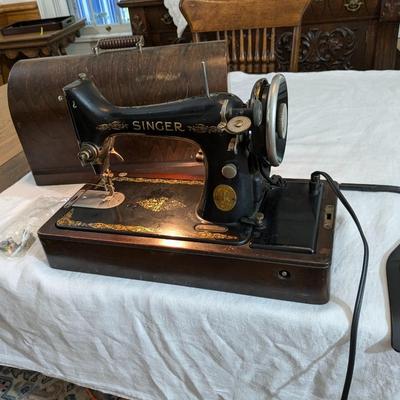 Vintage Antique Portable Singer Sewing Machine Bent Wood Cover w/ Knee Lever
