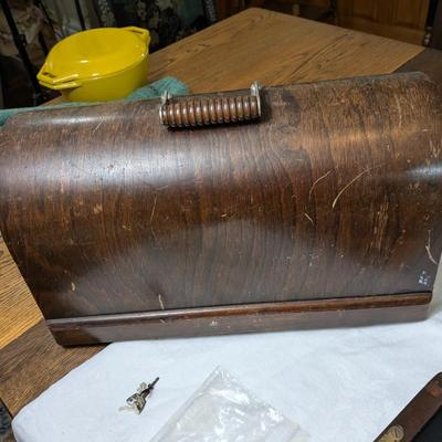 Vintage Antique Portable Singer Sewing Machine Bent Wood Cover w/ Knee Lever