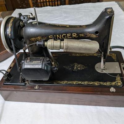 Vintage Antique Portable Singer Sewing Machine Bent Wood Cover w/ Knee Lever