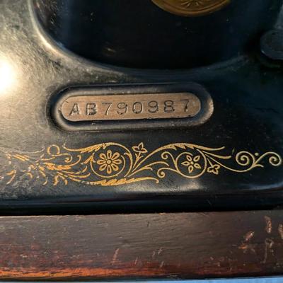 Vintage Antique Portable Singer Sewing Machine Bent Wood Cover w/ Knee Lever