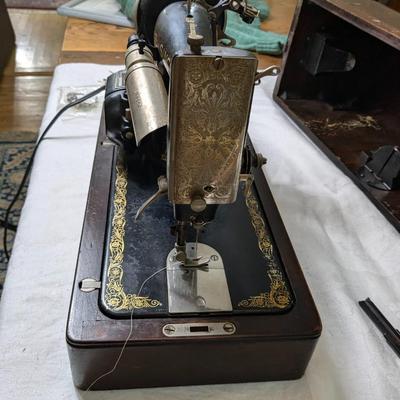 Vintage Antique Portable Singer Sewing Machine Bent Wood Cover w/ Knee Lever