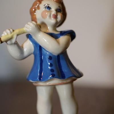 CERAMIC STUDIO SIX PIECE BAND TO INCLUDE FLUTE PLAYER.- GOOD FIND TO HAVE THE ENTIRE BAND